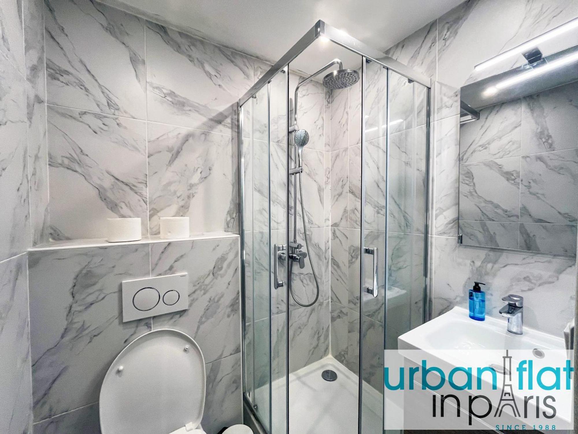 Urban Flat 31 - Charming Triplex In Parijs